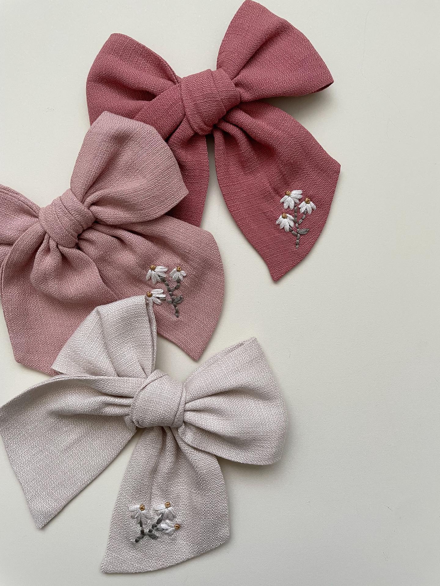 Traditional Embroidered Bow - Rouge