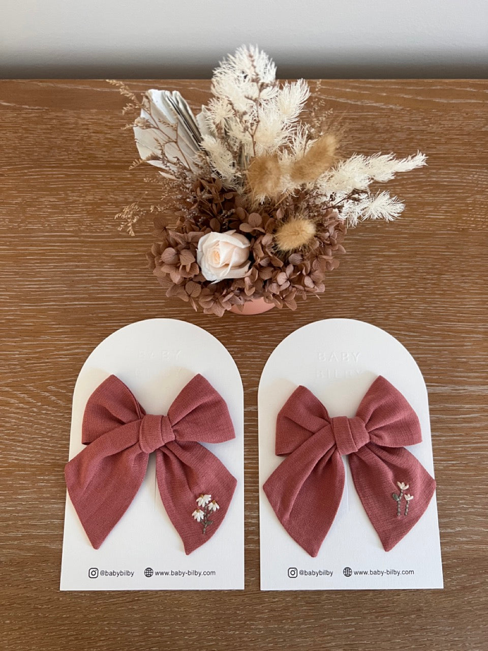 Traditional Embroidered Bow - Rouge